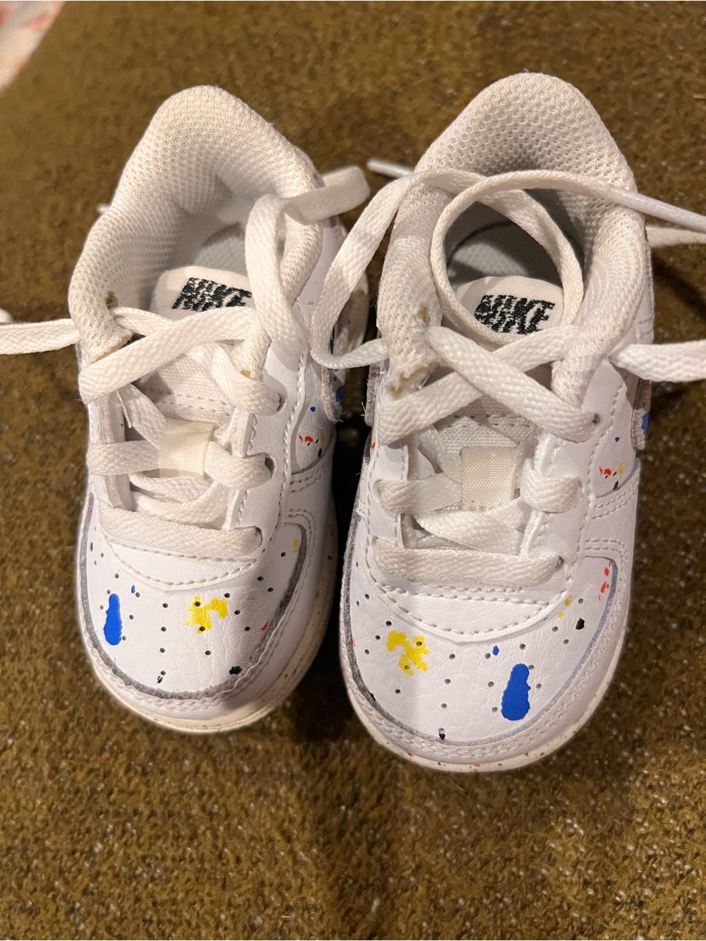 Nike Kids White Sneakers with Blue and Yellow Paint-Splatter